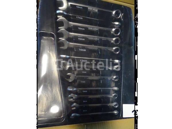 Grote foto opbergbak met gemengde sleutels voor trolley doe het zelf en verbouw gereedschappen en machines