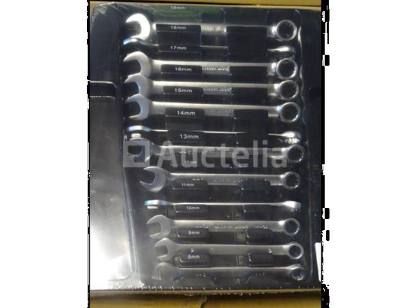 Grote foto opbergbak met gemengde sleutels voor trolley doe het zelf en verbouw gereedschappen en machines