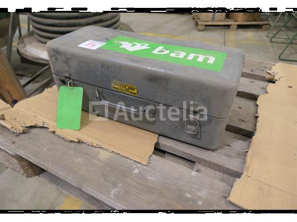 Grote foto ref r4601 makita 1100 elektrische schaafmachine doe het zelf en verbouw ijzerwaren en bevestigingsmiddelen