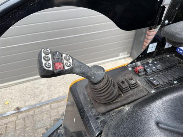 Grote foto giant g2700 hd minishovel kniklader demo 2025 50 uur agrarisch shovels
