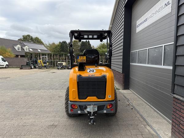 Grote foto giant g2700 hd minishovel kniklader demo 2025 50 uur agrarisch shovels