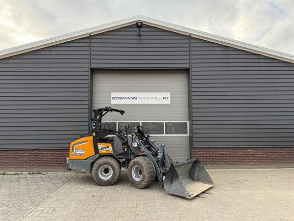 Grote foto giant g2700 hd minishovel kniklader demo 2025 50 uur agrarisch shovels