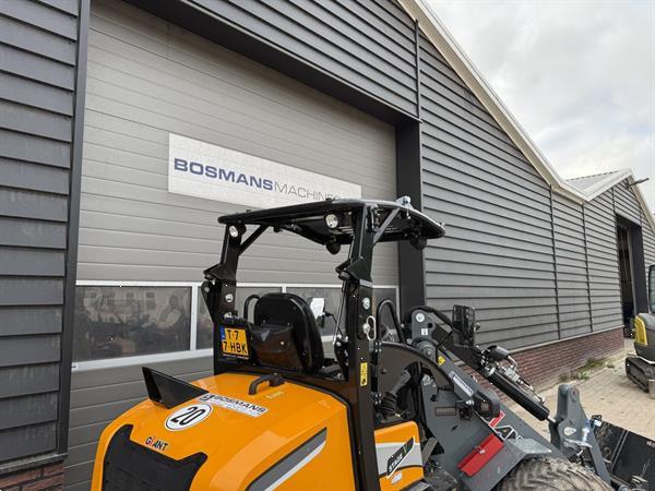 Grote foto giant g2700 hd minishovel kniklader demo 2025 50 uur agrarisch shovels