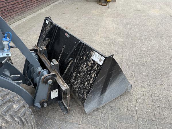 Grote foto giant g2700 hd minishovel kniklader demo 2025 50 uur agrarisch shovels