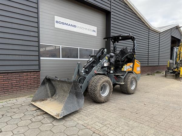 Grote foto giant g2700 hd minishovel kniklader demo 2025 50 uur agrarisch shovels