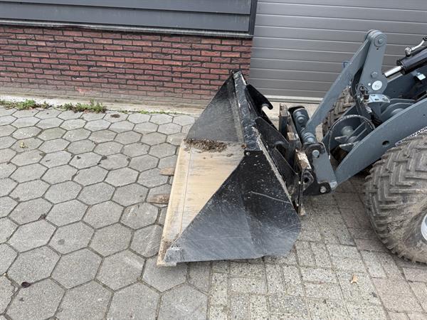 Grote foto giant g2700 hd minishovel kniklader demo 2025 50 uur agrarisch shovels