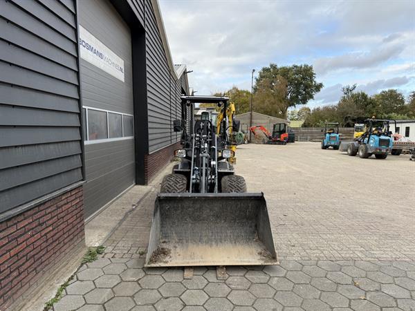 Grote foto giant g2700 hd minishovel kniklader demo 2025 50 uur agrarisch shovels