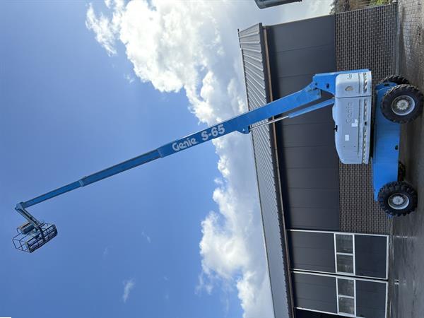 Grote foto hoogwerker telescoophoogwerker genie s65 doe het zelf en verbouw hoogwerkers