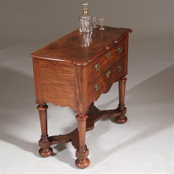 Grote foto kleine wortelnoten kruisvoet commode ca 1715 mooie patina no.342010 antiek en kunst stoelen en banken