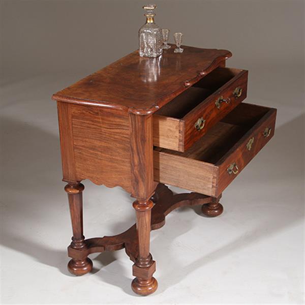 Grote foto kleine wortelnoten kruisvoet commode ca 1715 mooie patina no.342010 antiek en kunst stoelen en banken