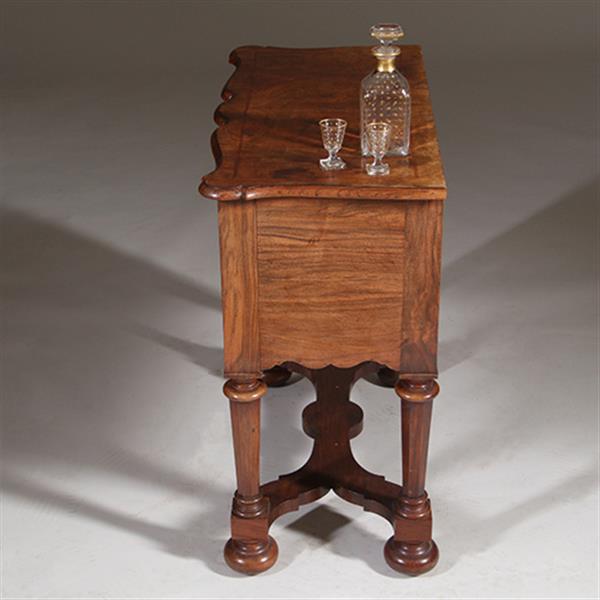 Grote foto kleine wortelnoten kruisvoet commode ca 1715 mooie patina no.342010 antiek en kunst stoelen en banken