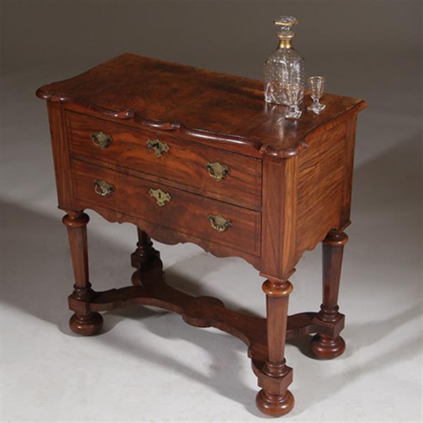 Grote foto kleine wortelnoten kruisvoet commode ca 1715 mooie patina no.342010 antiek en kunst stoelen en banken