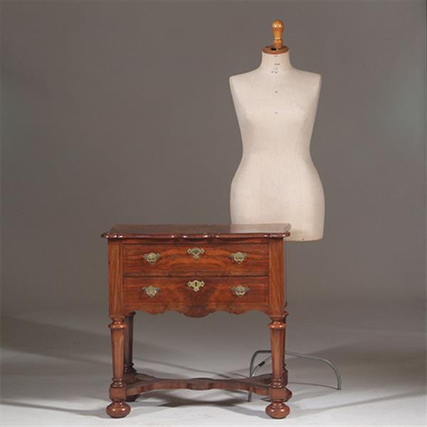 Grote foto kleine wortelnoten kruisvoet commode ca 1715 mooie patina no.342010 antiek en kunst stoelen en banken