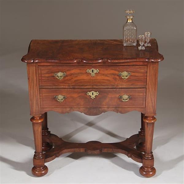 Grote foto kleine wortelnoten kruisvoet commode ca 1715 mooie patina no.342010 antiek en kunst stoelen en banken