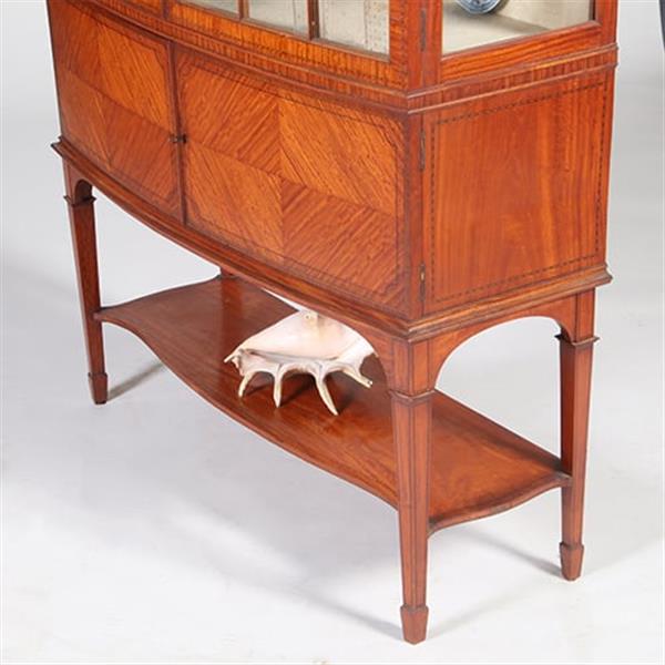 Grote foto ingelegde satijnhouten bowfront vitrinekast fijn meubelmakers werk no.342025 antiek en kunst stoelen en banken