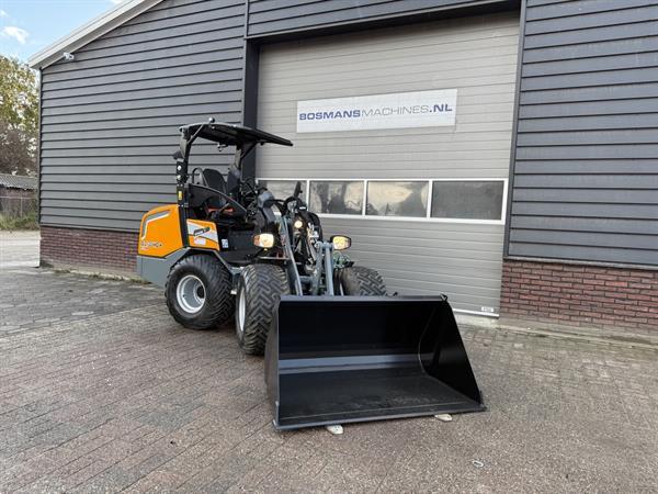 Grote foto giant g2700 x tra hd minishovel 599 lease 2024 833 uur agrarisch shovels