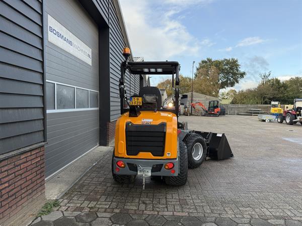 Grote foto giant g2700 x tra hd minishovel 599 lease 2024 833 uur agrarisch shovels