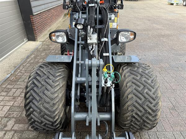 Grote foto giant g2700 x tra hd minishovel 599 lease 2024 833 uur agrarisch shovels
