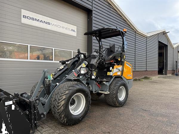 Grote foto giant g2700 x tra hd minishovel 599 lease 2024 833 uur agrarisch shovels