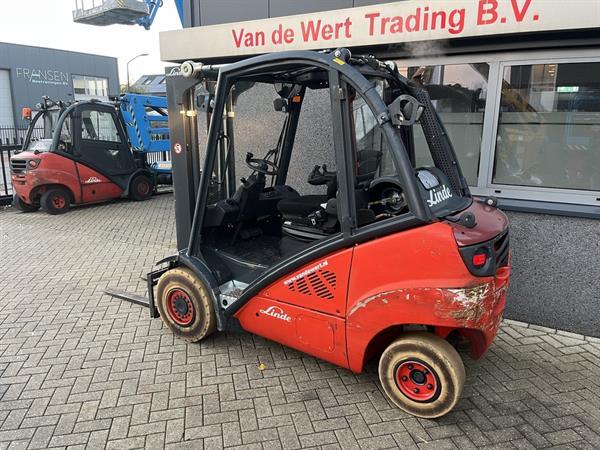 Grote foto heftruck forklift linde h25t triplo465 sideshift 4e functie 2010 lpg agrarisch heftrucks