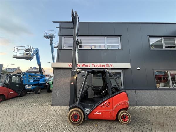Grote foto heftruck forklift linde h25t triplo465 sideshift 4e functie 2010 lpg agrarisch heftrucks
