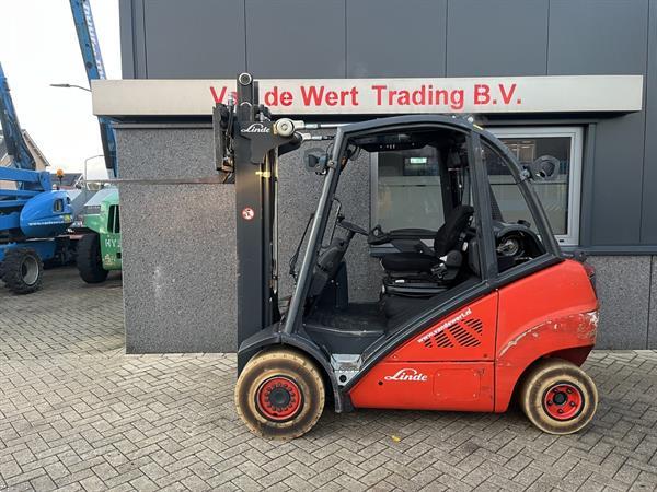 Grote foto heftruck forklift linde h25t triplo465 sideshift 4e functie 2010 lpg agrarisch heftrucks