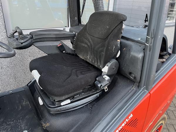 Grote foto heftruck forklift linde h25t triplo465 sideshift 4e functie 2010 lpg agrarisch heftrucks