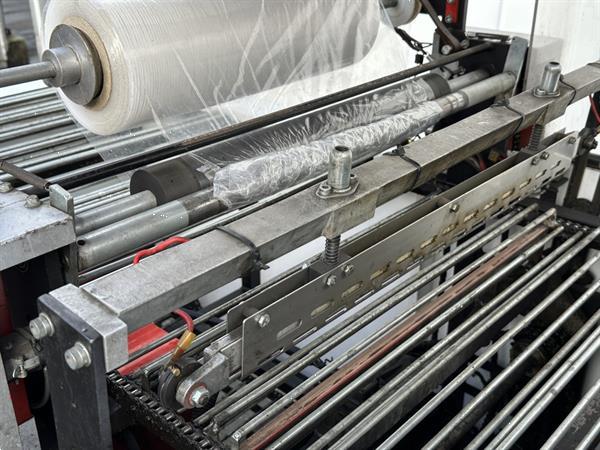 Grote foto vito combi krimpfolie verpakkingsmachine voor komkommers agrarisch tuinbouw