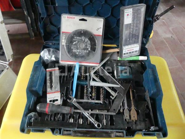 Grote foto waterdichte kofferbak en diverse gereedschappen doe het zelf en verbouw gereedschappen en machines