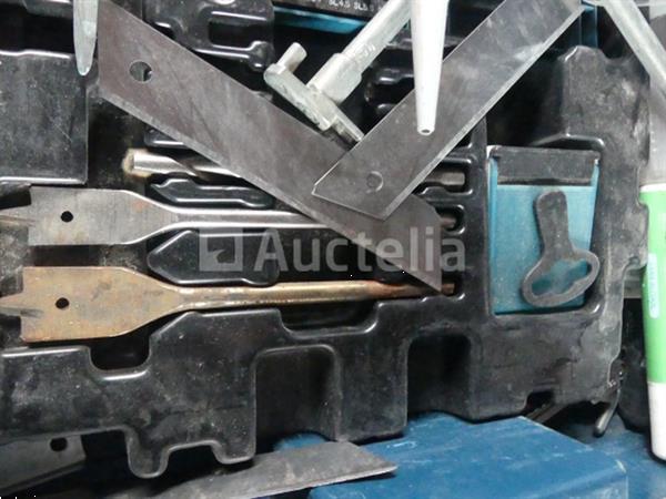 Grote foto waterdichte kofferbak en diverse gereedschappen doe het zelf en verbouw gereedschappen en machines