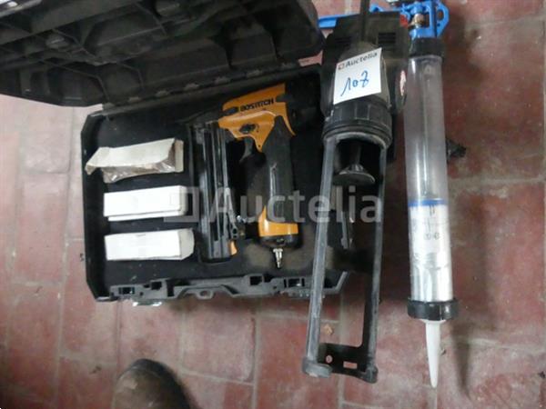 Grote foto pneumatische spijkermachine en 2 siliconen pistool doe het zelf en verbouw gereedschappen en machines