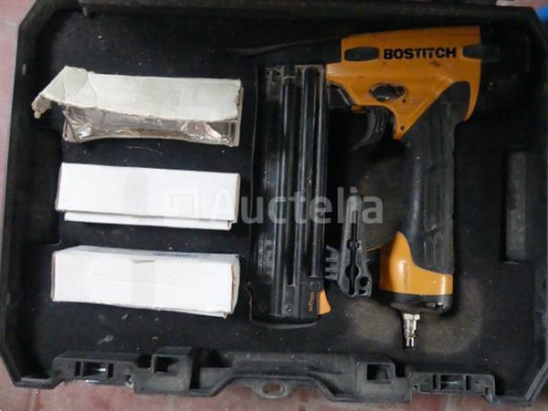 Grote foto pneumatische spijkermachine en 2 siliconen pistool doe het zelf en verbouw gereedschappen en machines