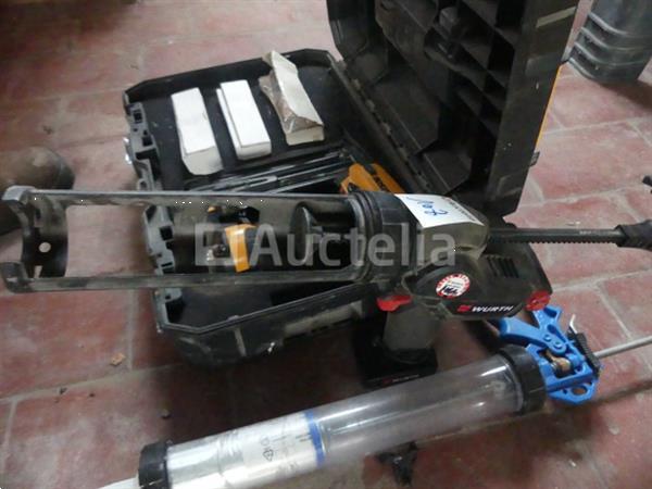 Grote foto pneumatische spijkermachine en 2 siliconen pistool doe het zelf en verbouw gereedschappen en machines