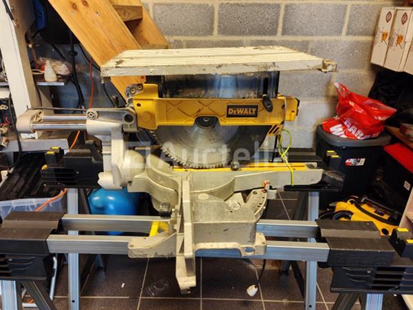 Grote foto dewalt verstekzaag d27111 doe het zelf en verbouw ijzerwaren en bevestigingsmiddelen