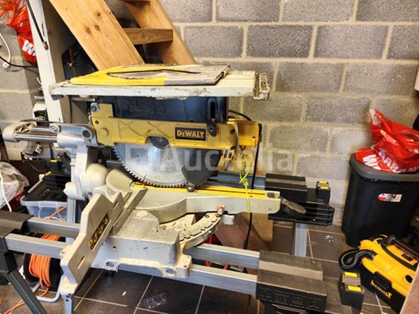 Grote foto dewalt verstekzaag d27111 doe het zelf en verbouw ijzerwaren en bevestigingsmiddelen