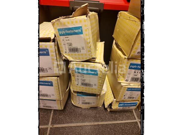 Grote foto zeer grote partij hardware hilti wurth enz. doe het zelf en verbouw onderdelen en accessoires