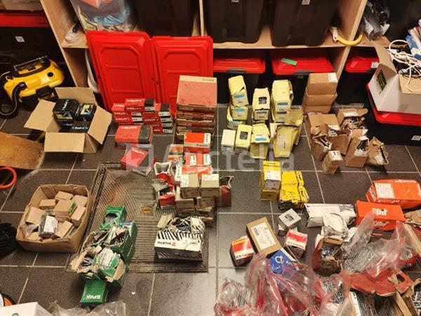 Grote foto zeer grote partij hardware hilti wurth enz. doe het zelf en verbouw onderdelen en accessoires