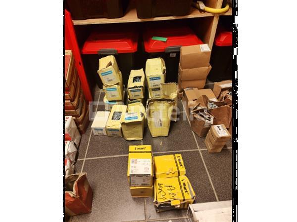 Grote foto zeer grote partij hardware hilti wurth enz. doe het zelf en verbouw onderdelen en accessoires