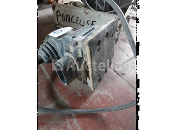 Grote foto 2 trillende schuurmachines doe het zelf en verbouw ijzerwaren en bevestigingsmiddelen