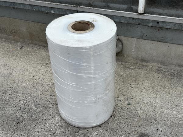 Grote foto pallet met 30 rollen krimpfolie voor komkommers agrarisch tuinbouw