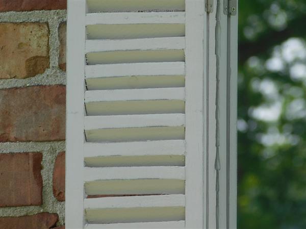 Grote foto spiegel met houten frame en deurtjes indische stijl huis en inrichting woningdecoratie