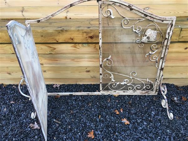 Grote foto 1 haard bescherming spatscherm victoriaans smeedijzer kleur white rust. tuin en terras tuindecoratie