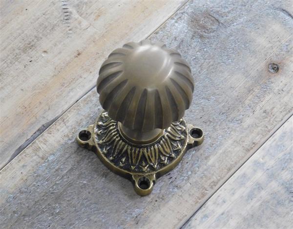 Grote foto deurknop met late negentiende rozet messing gepatineerd knop kan niet draaien doe het zelf en verbouw materialen en producten