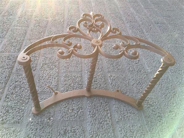 Grote foto slanghouder van gietijzer uw tuinslang eenvoudig oprollen. tuin en terras tuindecoratie