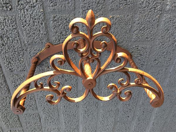 Grote foto slanghouder van gietijzer uw tuinslang eenvoudig oprollen. tuin en terras tuindecoratie