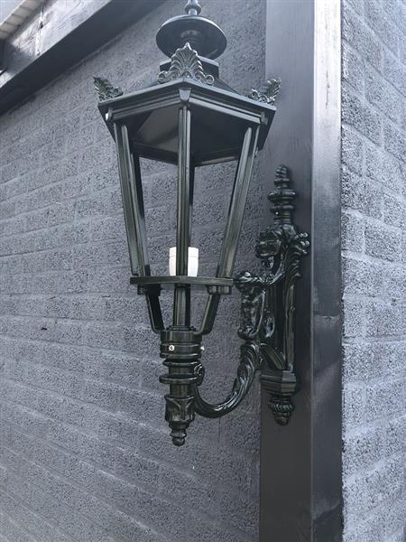 Grote foto wand buitenlamp maas alu gegoten met lampenfitting en glas. tuin en terras verlichting