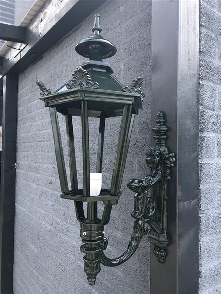 Grote foto wand buitenlamp maas alu gegoten met lampenfitting en glas. tuin en terras verlichting