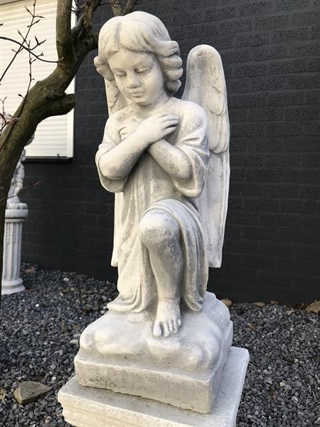 Grote foto beeld knielende engel 58 cm steen tuin en terras tuindecoratie
