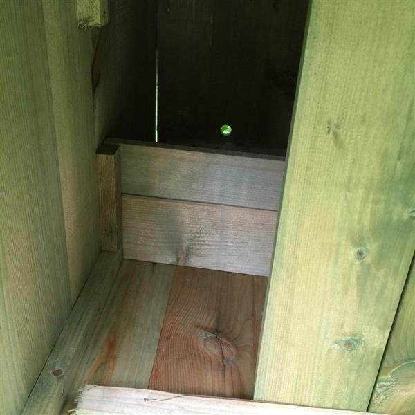 Grote foto prachtige nestkast voor vogels en eekhoorns tuin en terras tuindecoratie