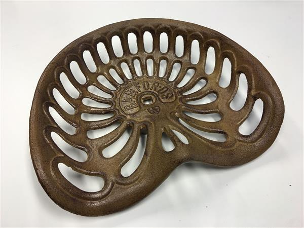 Grote foto traktor zitplek gietijzer laatste tuin en terras tuindecoratie